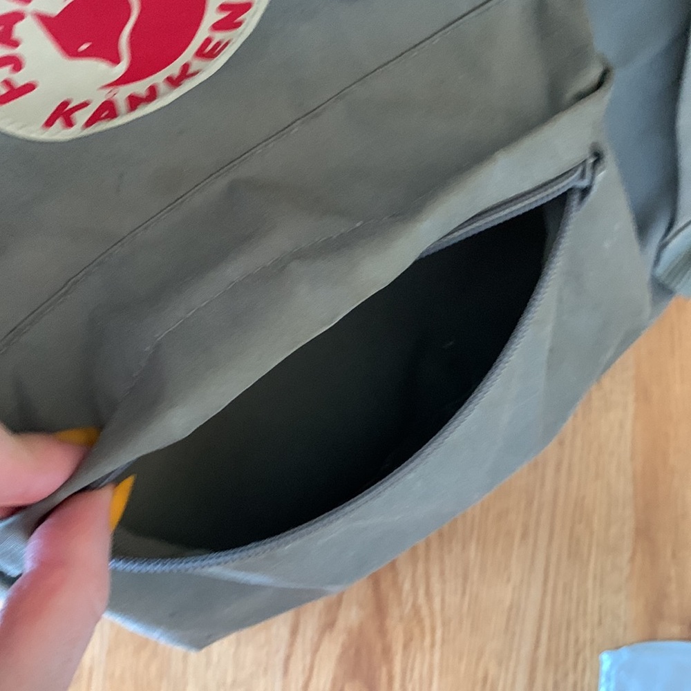 Fjallraven Kanken Backpack in Fog - Picture 3 of 4